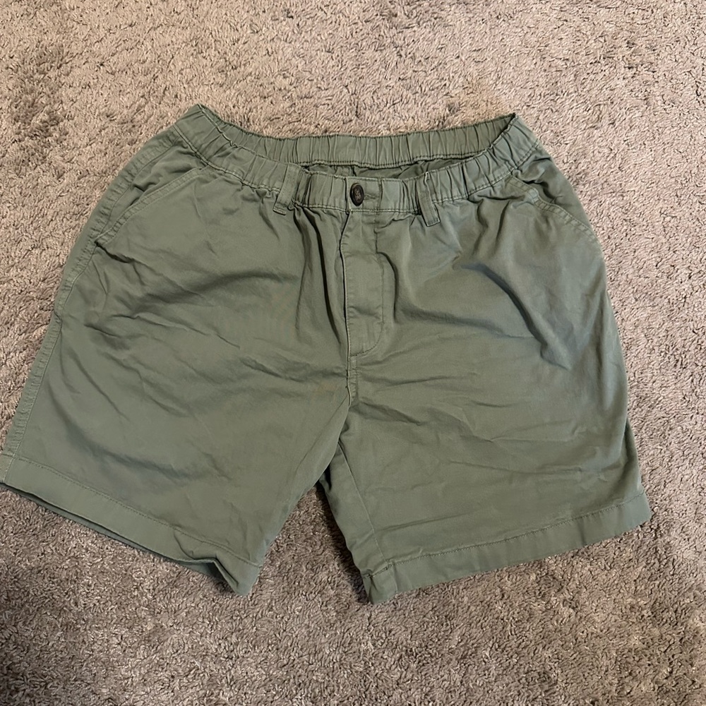 Chubbies Hunter green stretch shorts. Size 9, with 7 inch length.